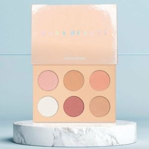 MAKEUP PALETTE HIGHLIGHTED